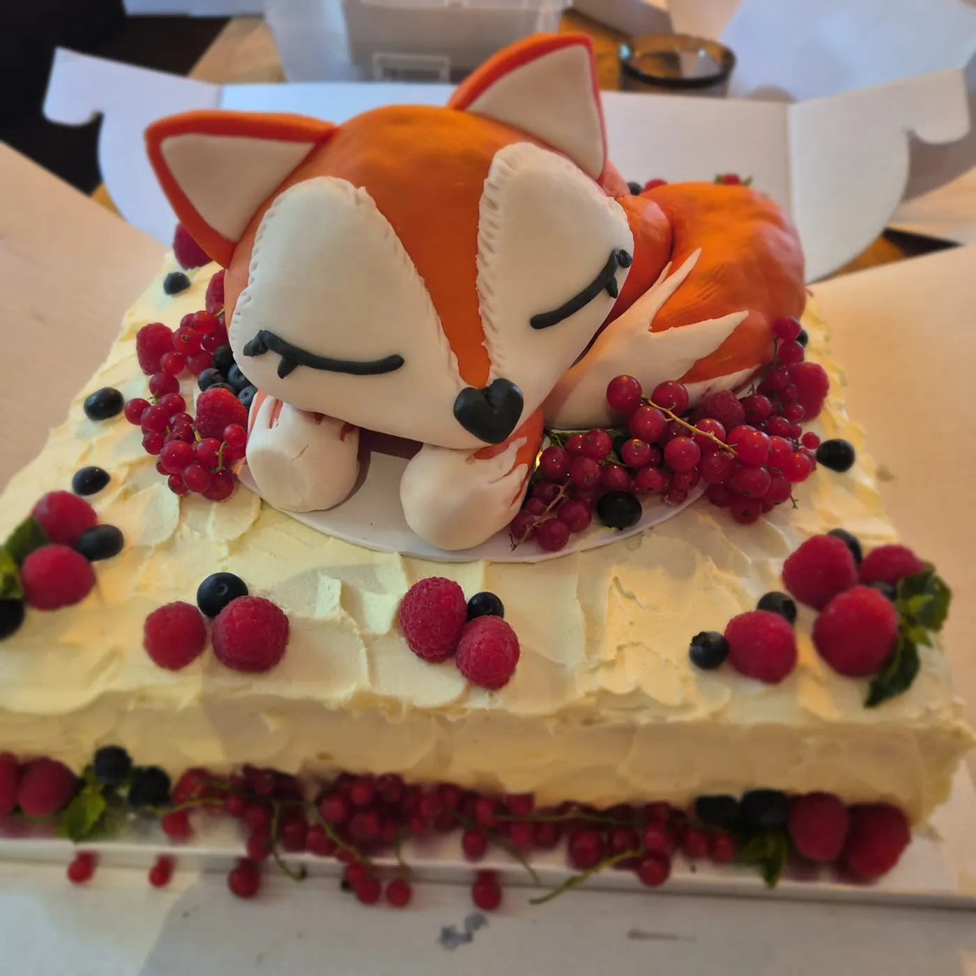 Themed cake with a sleeping fox and berries